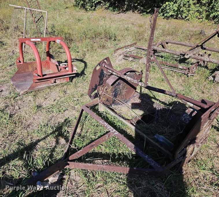 image for item LM9237 (3) three point scoops