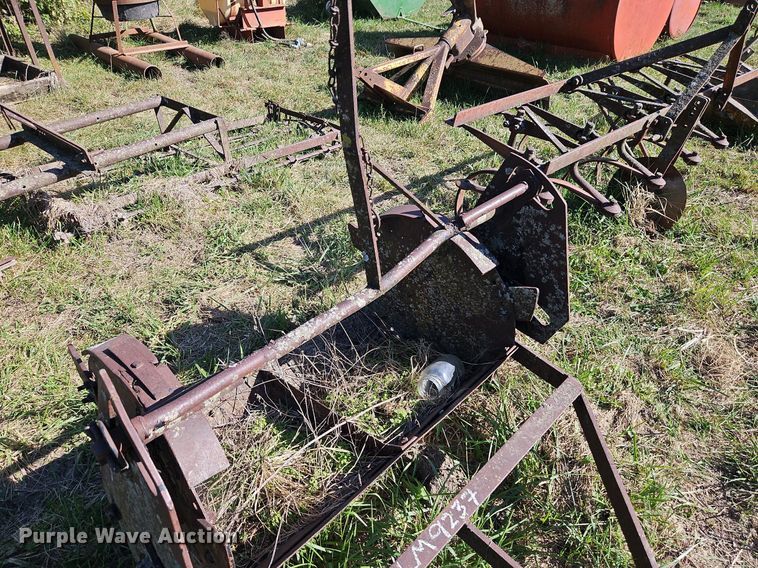 image for item LM9237 (3) three point scoops