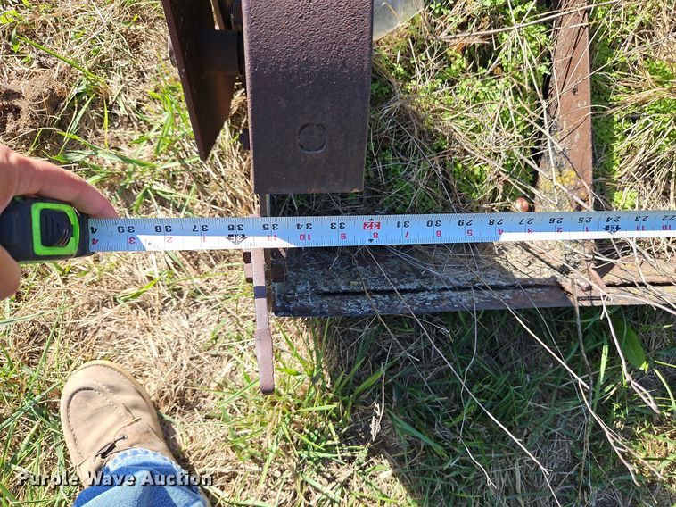 image for item LM9237 (3) three point scoops