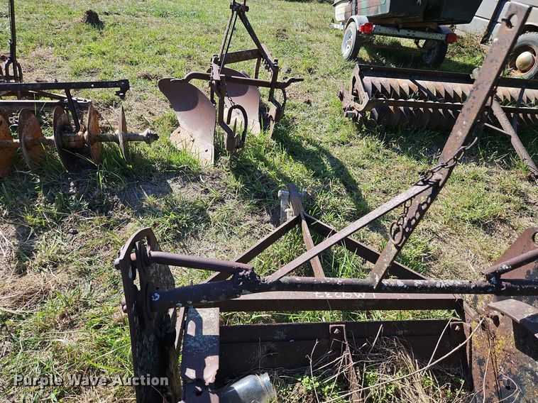 image for item LM9237 (3) three point scoops