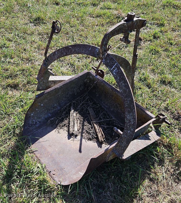 image for item LM9237 (3) three point scoops