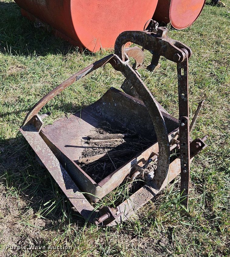 image for item LM9237 (3) three point scoops