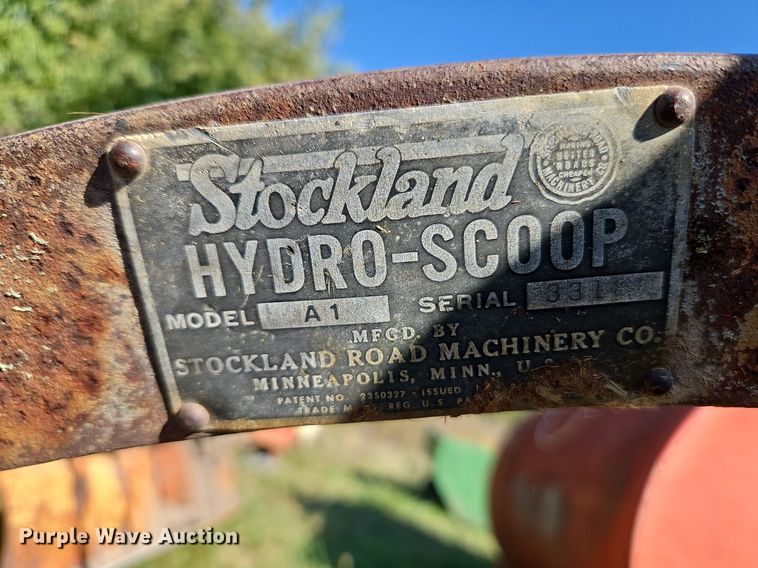 image for item LM9237 (3) three point scoops