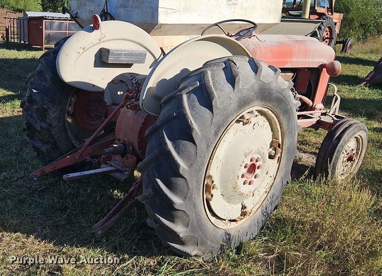 image for item LM9246 Ford  tractor