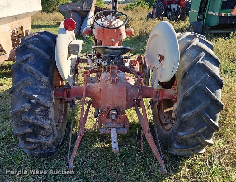 image for item LM9246 Ford  tractor