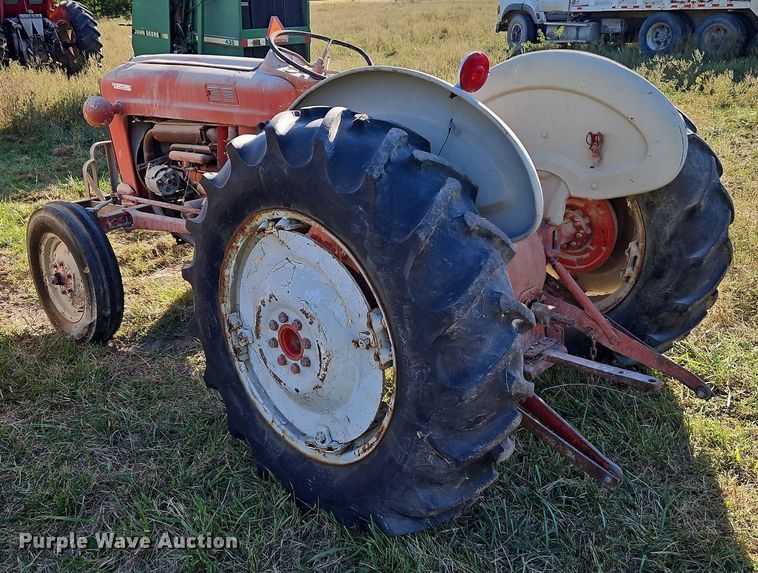 image for item LM9246 Ford  tractor