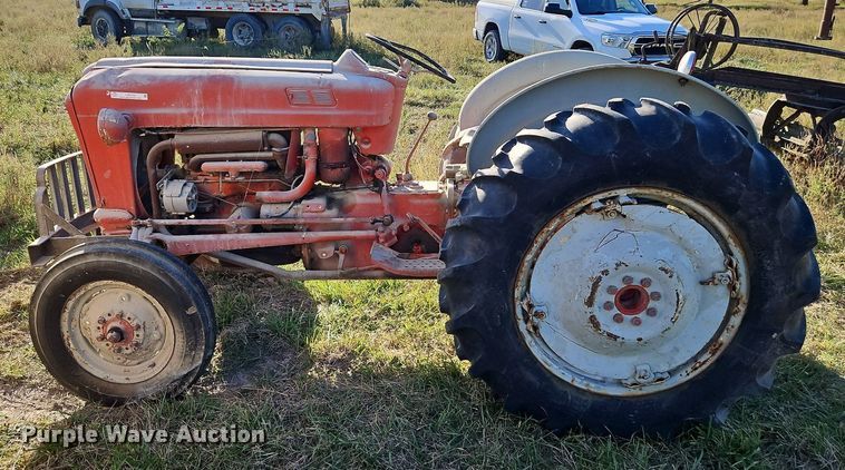 image for item LM9246 Ford  tractor