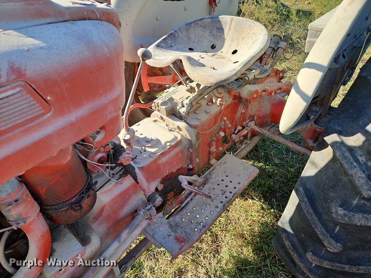 image for item LM9246 Ford  tractor