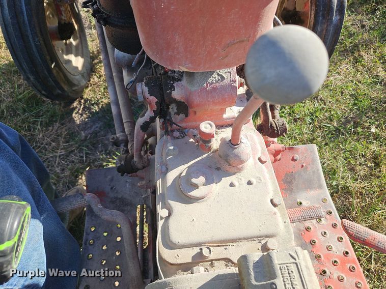 image for item LM9246 Ford  tractor