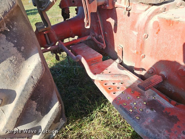 image for item LM9246 Ford  tractor