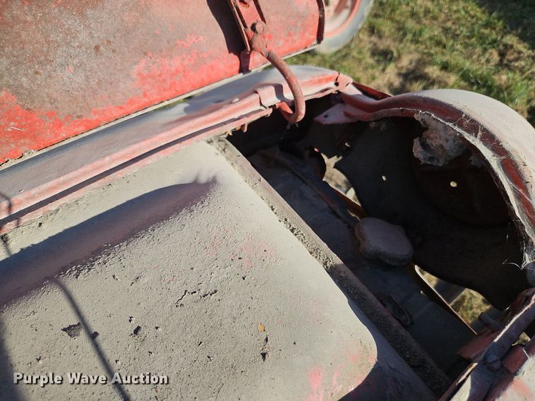 image for item LM9246 Ford  tractor