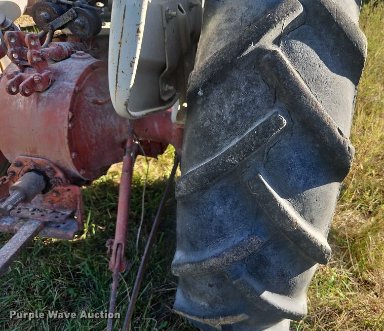 image for item LM9246 Ford  tractor