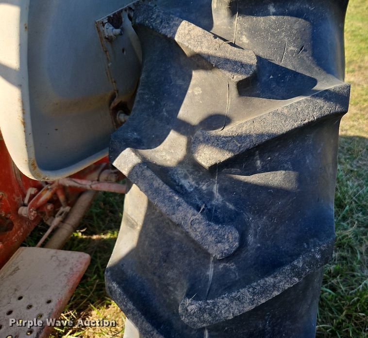 image for item LM9246 Ford  tractor