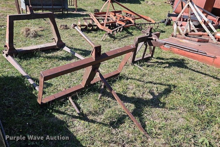 image for item LM9257 (3) bale spears