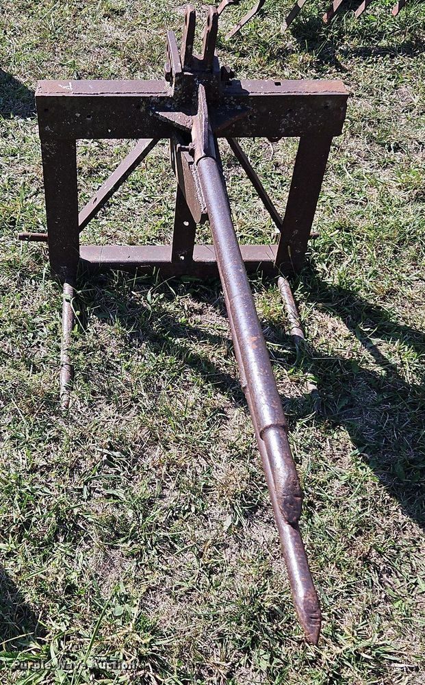 image for item LM9257 (3) bale spears