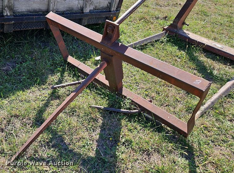 image for item LM9257 (3) bale spears