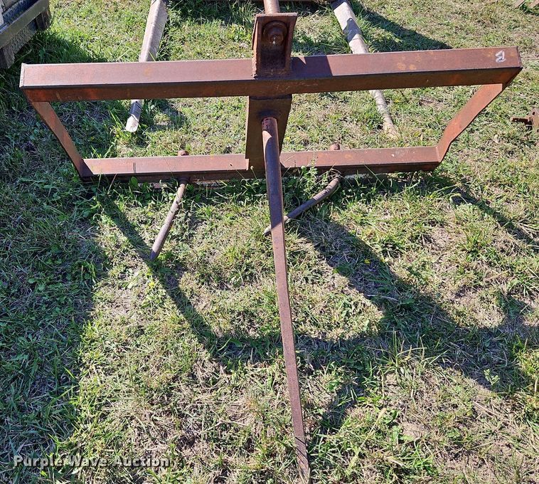 image for item LM9257 (3) bale spears