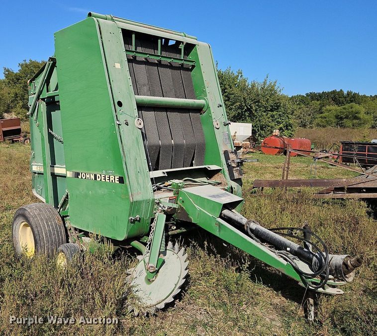 image for item LM9265 1995 John Deere 435  round baler