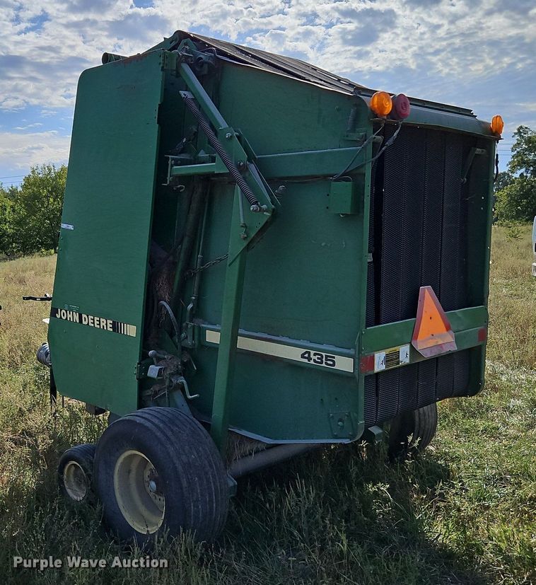 image for item LM9265 1995 John Deere 435  round baler