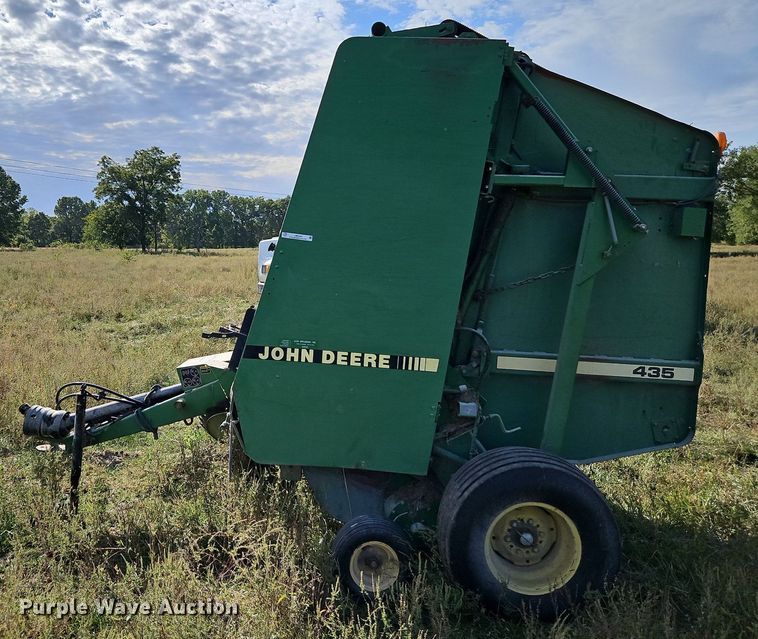 image for item LM9265 1995 John Deere 435  round baler