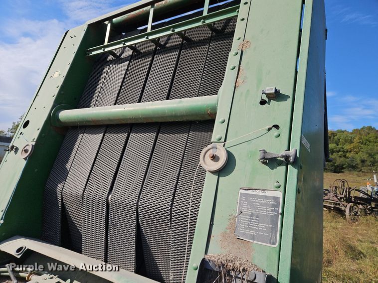 image for item LM9265 1995 John Deere 435  round baler