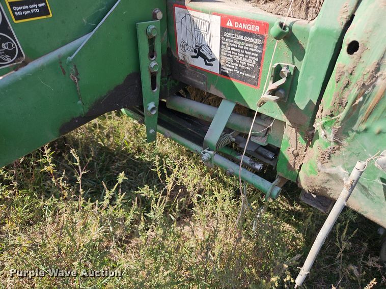 image for item LM9265 1995 John Deere 435  round baler