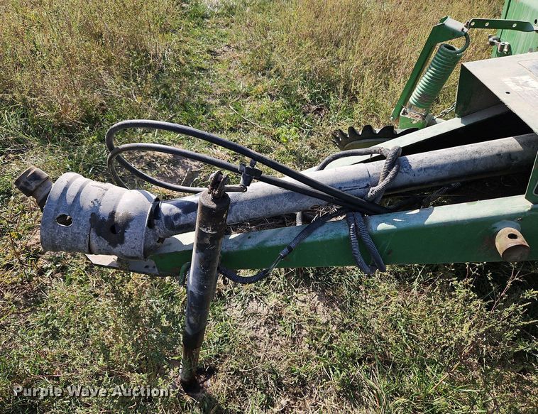 image for item LM9265 1995 John Deere 435  round baler