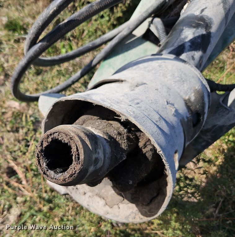 image for item LM9265 1995 John Deere 435  round baler