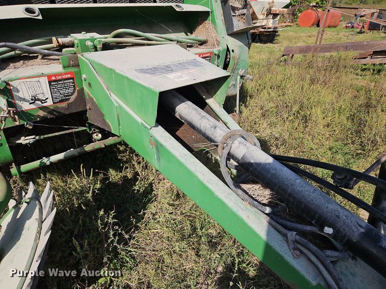 image for item LM9265 1995 John Deere 435  round baler