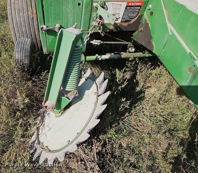 image for item LM9265 1995 John Deere 435  round baler