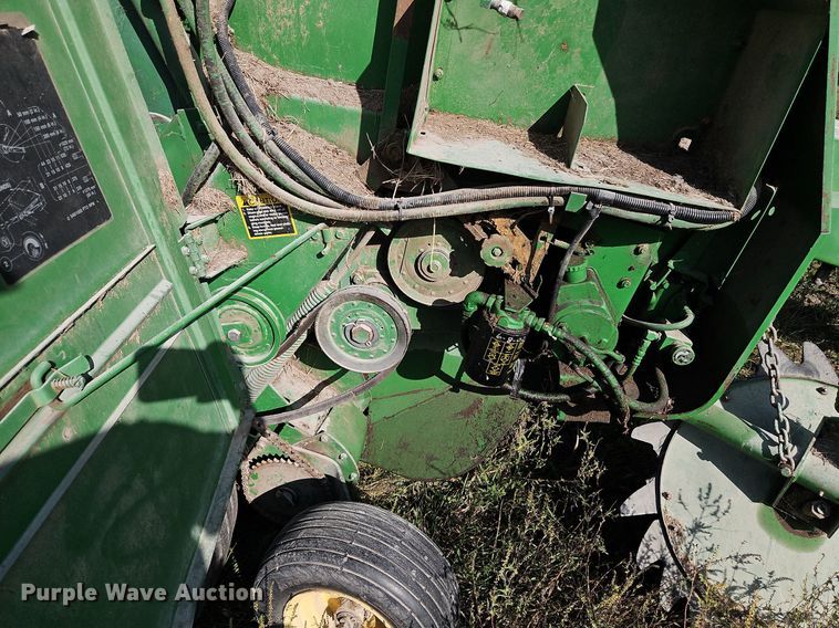 image for item LM9265 1995 John Deere 435  round baler