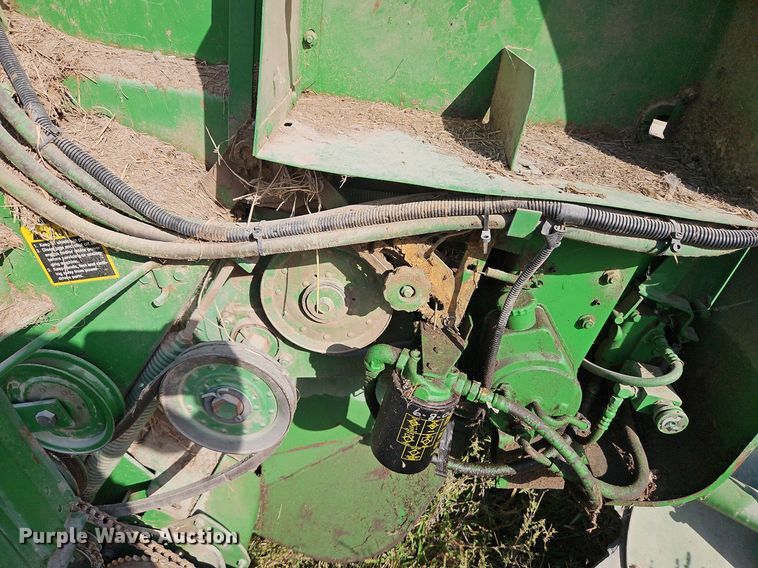 image for item LM9265 1995 John Deere 435  round baler
