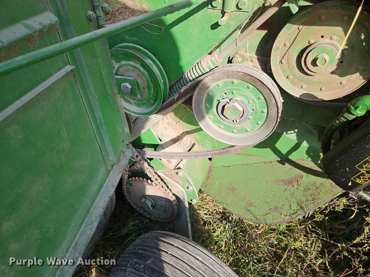 image for item LM9265 1995 John Deere 435  round baler