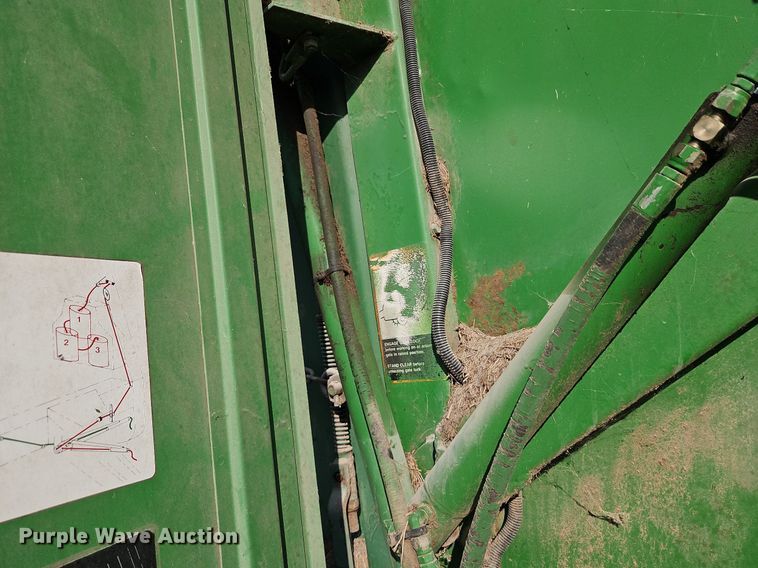 image for item LM9265 1995 John Deere 435  round baler