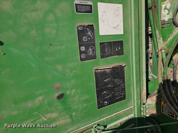image for item LM9265 1995 John Deere 435  round baler