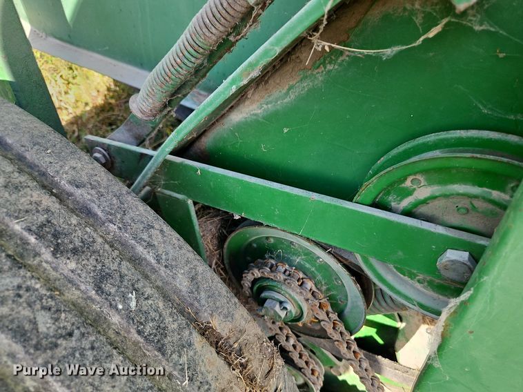 image for item LM9265 1995 John Deere 435  round baler