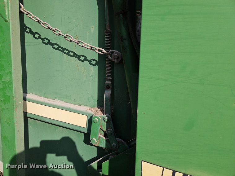 image for item LM9265 1995 John Deere 435  round baler