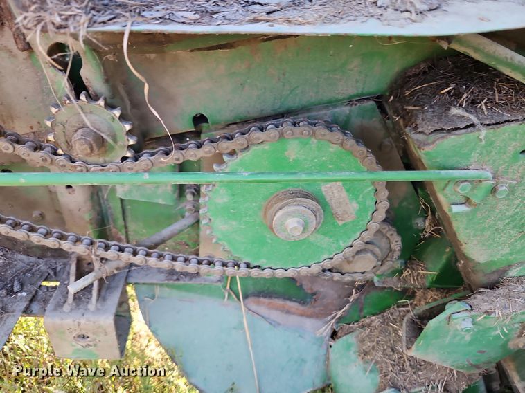 image for item LM9265 1995 John Deere 435  round baler