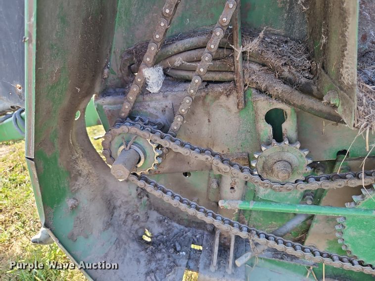 image for item LM9265 1995 John Deere 435  round baler