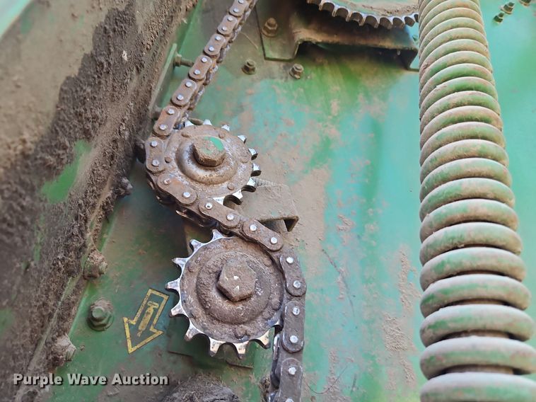 image for item LM9265 1995 John Deere 435  round baler