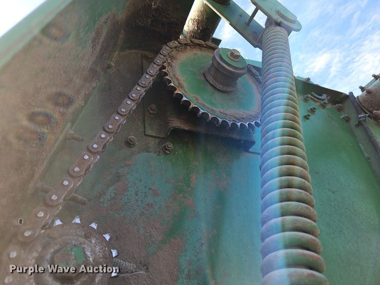 image for item LM9265 1995 John Deere 435  round baler