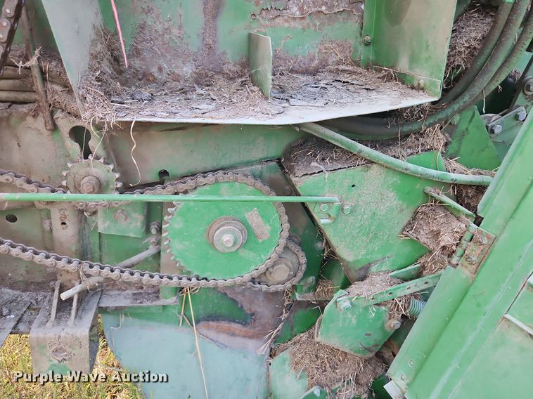image for item LM9265 1995 John Deere 435  round baler