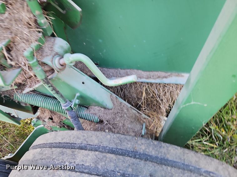 image for item LM9265 1995 John Deere 435  round baler