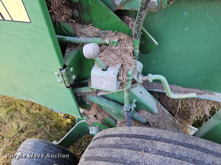 image for item LM9265 1995 John Deere 435  round baler
