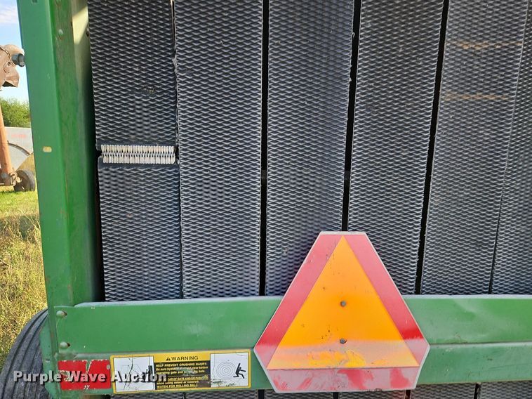 image for item LM9265 1995 John Deere 435  round baler