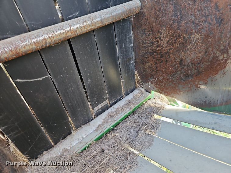 image for item LM9265 1995 John Deere 435  round baler