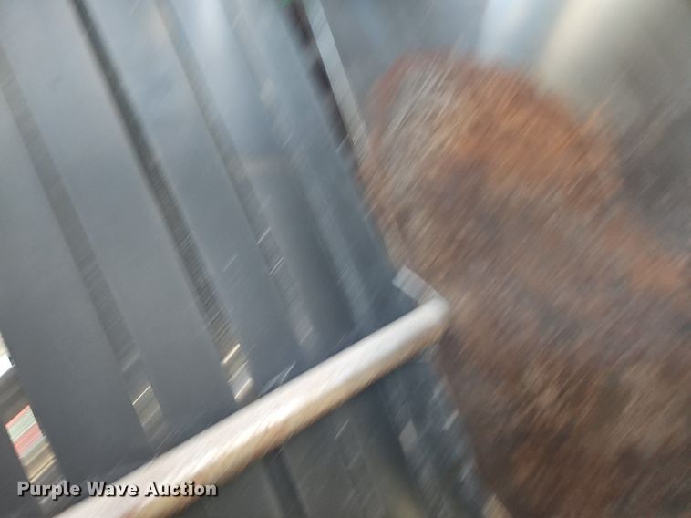 image for item LM9265 1995 John Deere 435  round baler