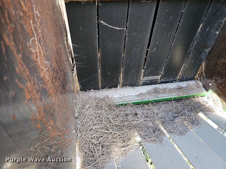 image for item LM9265 1995 John Deere 435  round baler