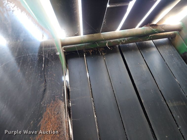 image for item LM9265 1995 John Deere 435  round baler