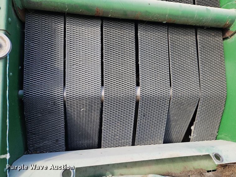 image for item LM9265 1995 John Deere 435  round baler